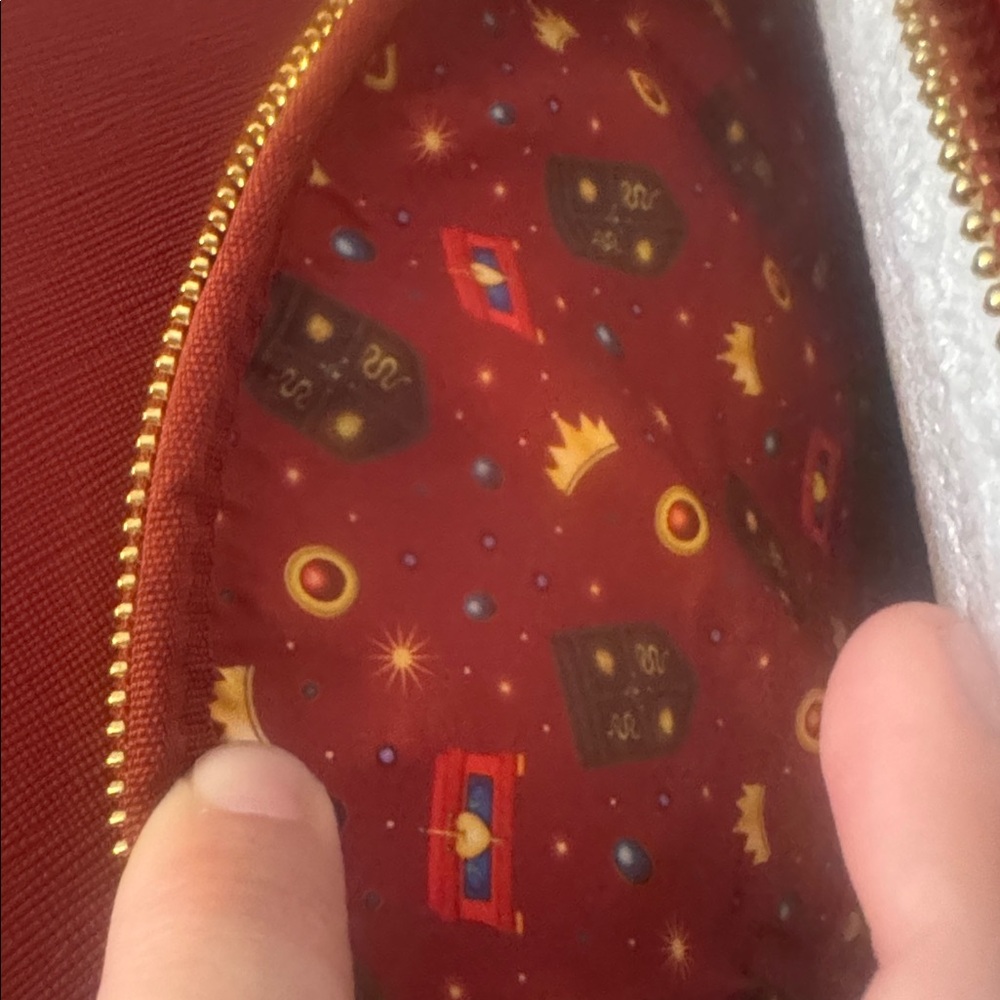 Loungefly Disney Snow White Evil Queen Throne backpack - Picture 6 of 7